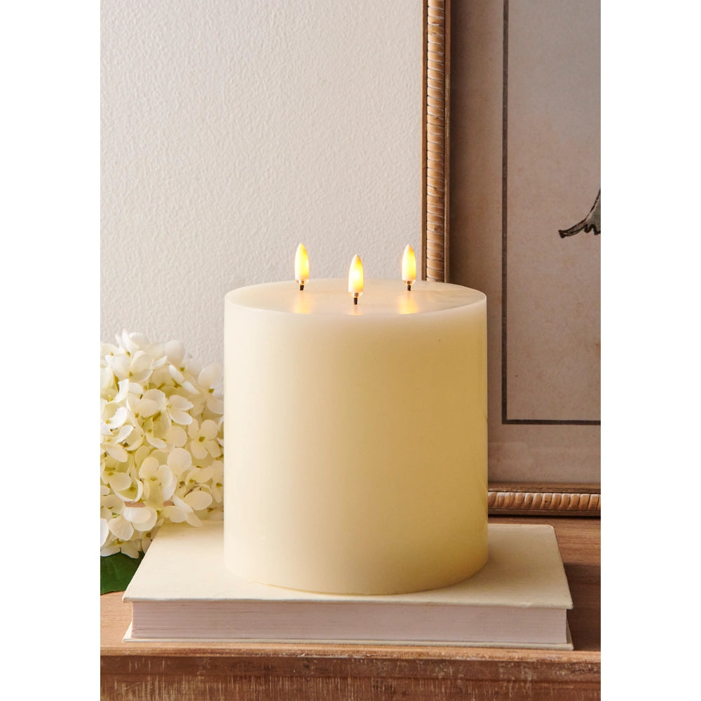 6x6 Ivory flamless Candle